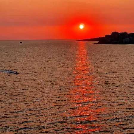 First Line Sea View Studio Appartamento